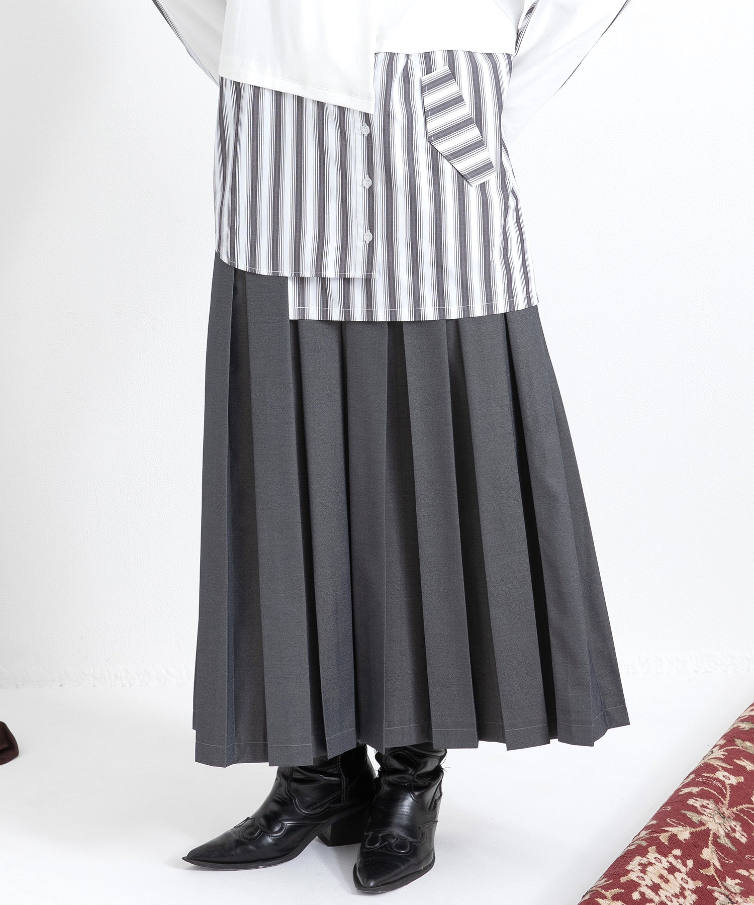 AULA AILA グレー プリーツスカート AULA AILA（アウラ アイラ）別注デニムプリーツレイヤード