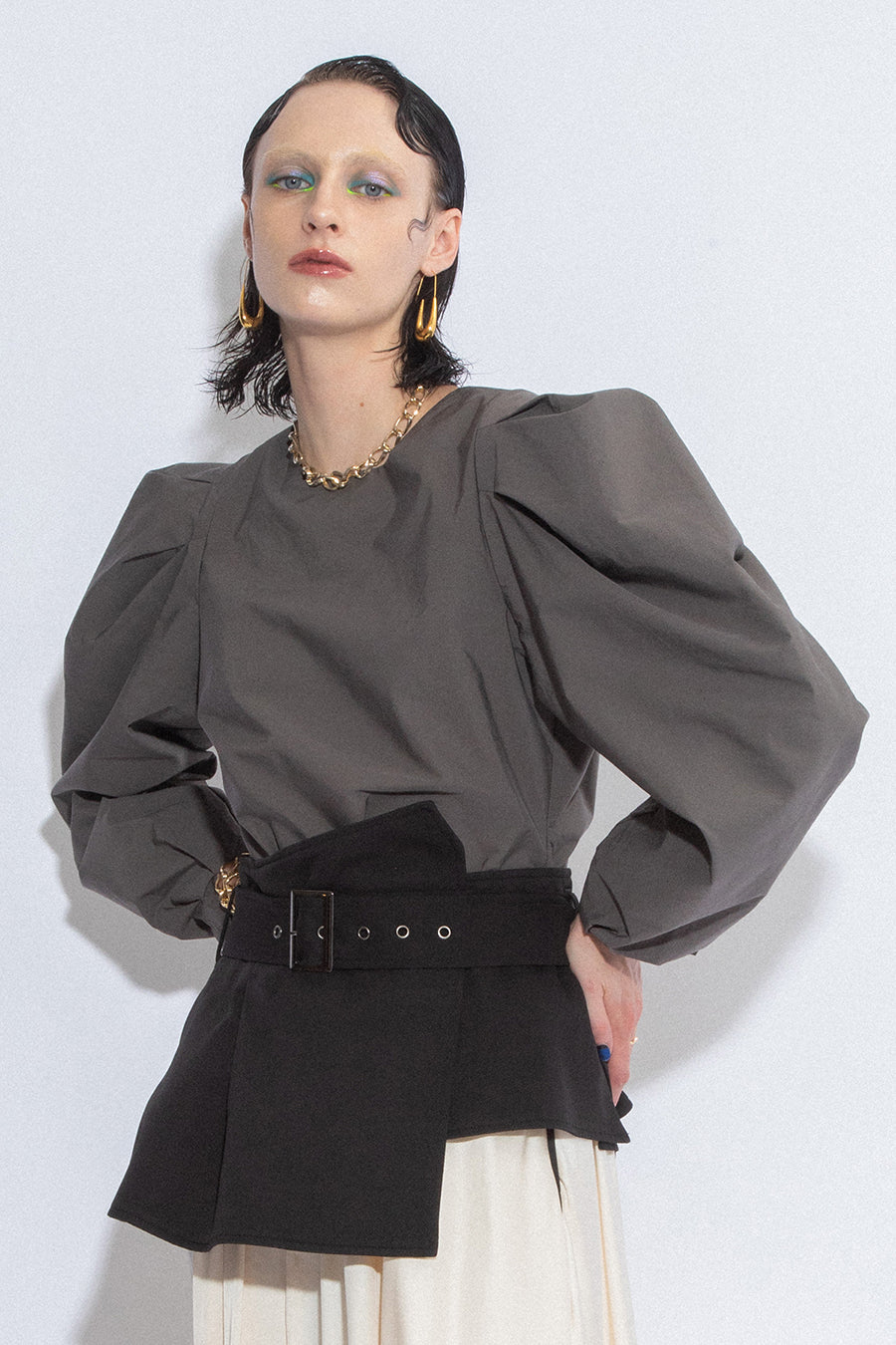 美品 23AW AULA AILA リバーシブルダウンベスト サイズ0 ブラック 美品 23AW AULA AILA リバーシブルダウンベスト サイズ0 ブラック